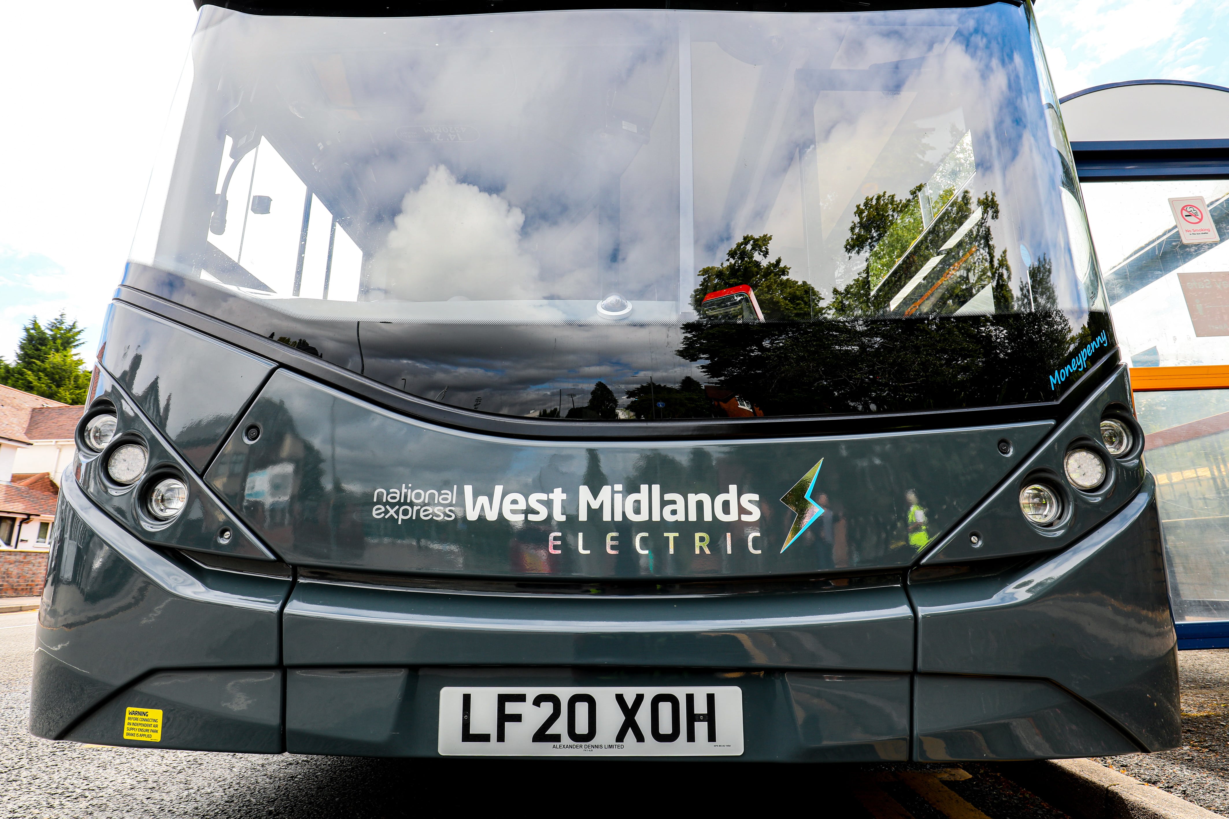 Font of electric bus