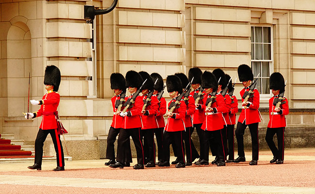 Group coach hire to Buckingham Palace